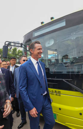 Governor of California chooses the GBA as first stop of his China visit